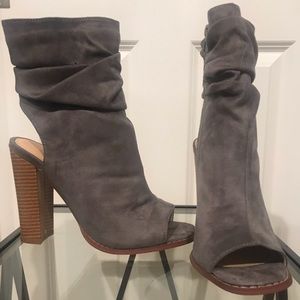 New Liliana Peep toe Gray Faux Suede chunky bootie